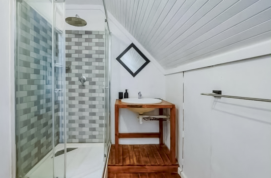 4 Bedroom Property for Sale in Sir Lowrys Pass Village Western Cape